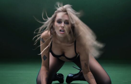 Full leaked Miley cyrus private photo