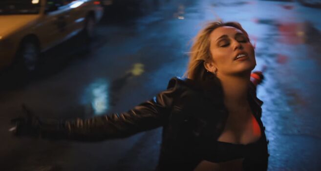 Full leaked Miley cyrus private photo
