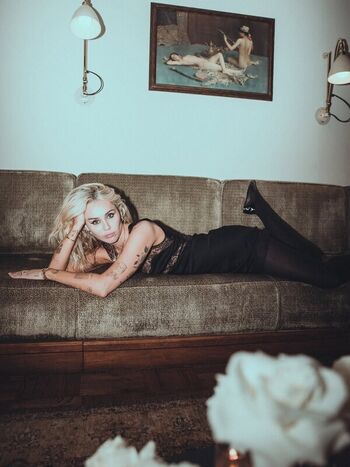 Full leaked Miley cyrus private photo