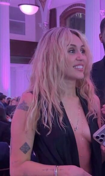 Full leaked Miley cyrus private photo