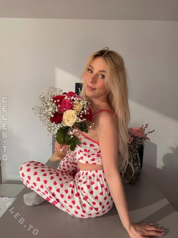 Full leaked Milschbaum page private photo