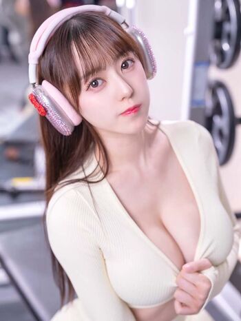 Full leaked Mina pochico page private photo