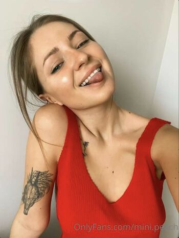 Full leaked Mini peach private photo