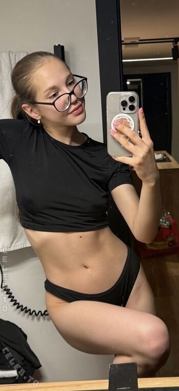 Full leaked Minikrisss private photo