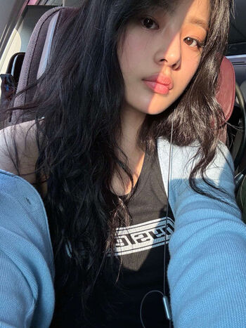 Full leaked Minji private photo