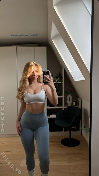 Full leaked Miras space private photo