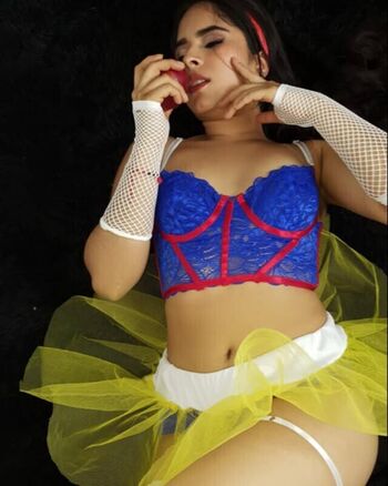 Full leaked Mirle pavas private photo