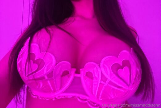 Full leaked Missmaddisonn private photo
