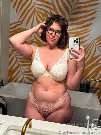 Full leaked Mistress tease private photo