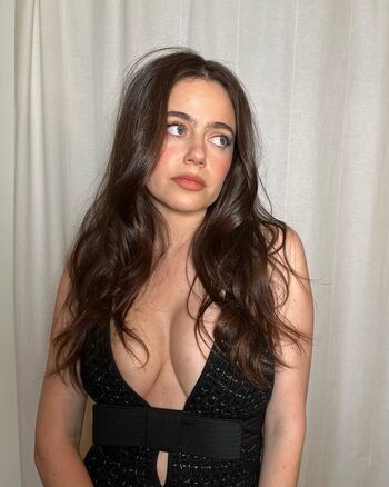 Full leaked Molly gordon private photo