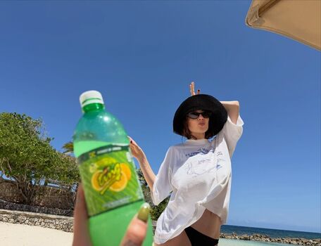 Full leaked Molly gordon private photo