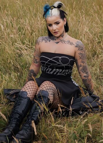 Full leaked Molly hull private photo