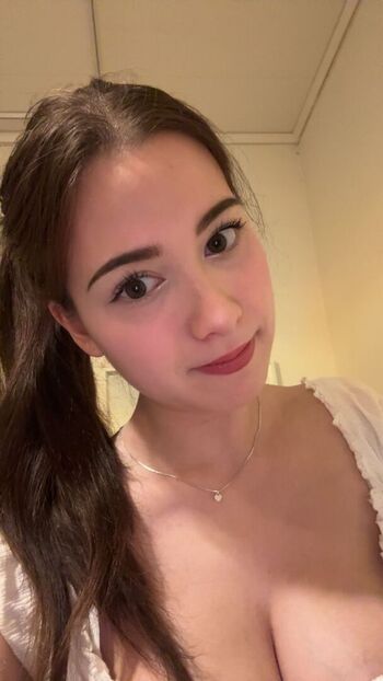 Full leaked Mollyswes private photo