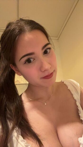 Full leaked Mollyswes private photo