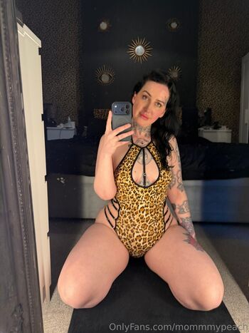Full leaked Mommmypeach private photo