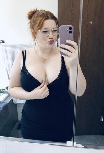 Full leaked Mommyspecs private photo