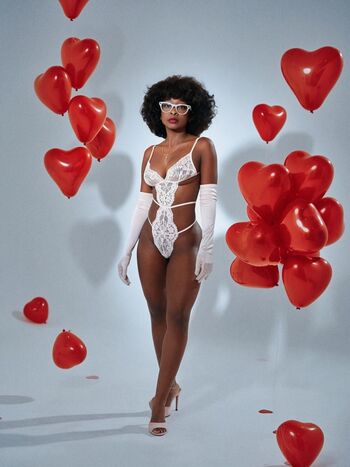 Full leaked Mona andre private photo
