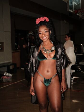 Full leaked Mona andre private photo