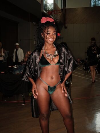 Full leaked Mona andre private photo
