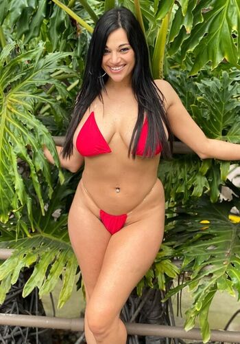 Full leaked Monaazar private photo