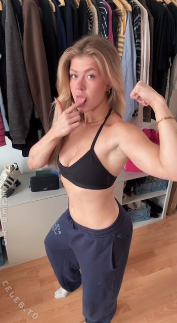 Full leaked Monawithoutlisa private photo
