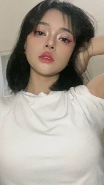 Full leaked Monchymoon page private photo