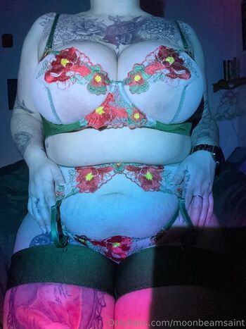 Full leaked Moonbeamsaint private photo