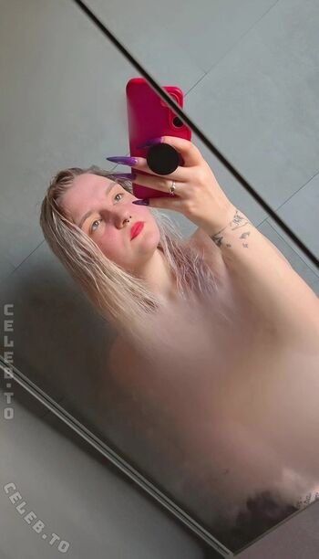 Full leaked Mopsiie private photo