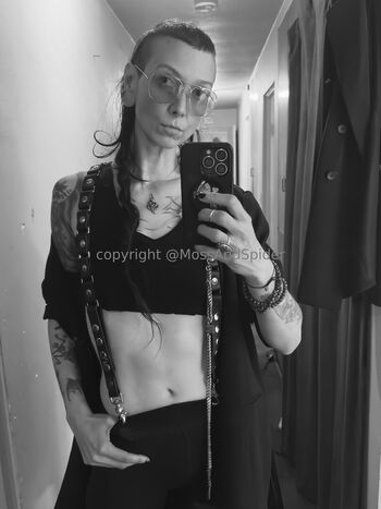 Full leaked Mossandspiders private photo