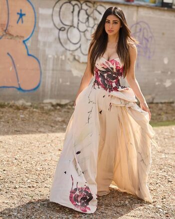 Full leaked Mouni roy private photo