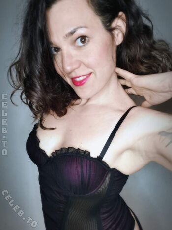 Full leaked Mrs crispy private photo