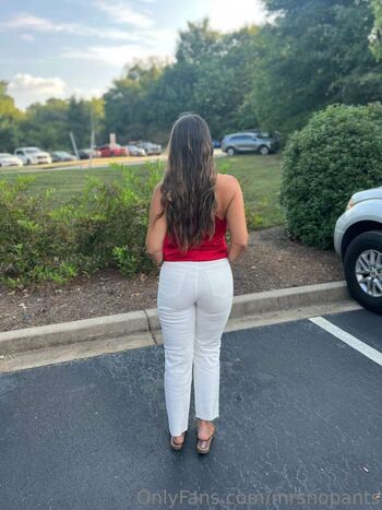 Full leaked Mrs no pants private photo
