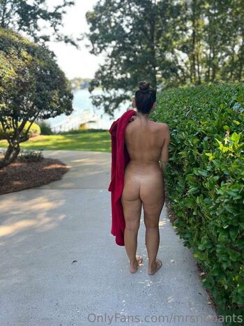Full leaked Mrs no pants private photo