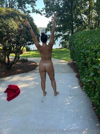 Full leaked Mrs no pants private photo