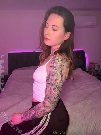 Full leaked Mrsqueenii private photo