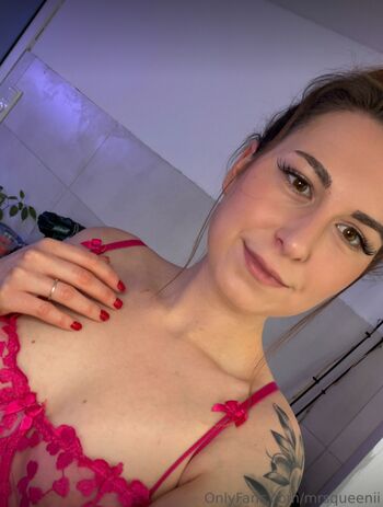Full leaked Mrsqueenii private photo