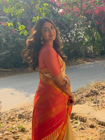 Full leaked Mrunal thakur private photo