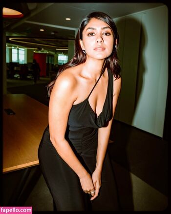 Full leaked Mrunal private photo