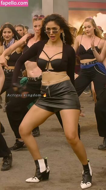 Full leaked Mrunal private photo