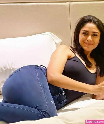 Full leaked Mrunal private photo