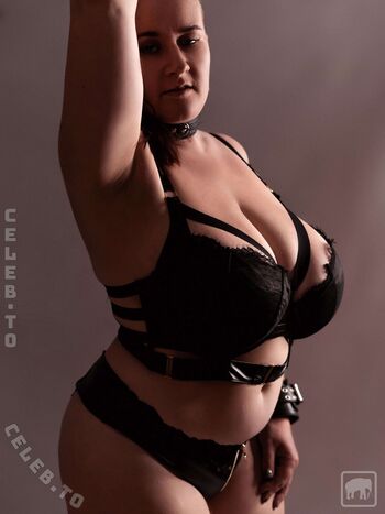Full leaked Ms curvylicous page private photo