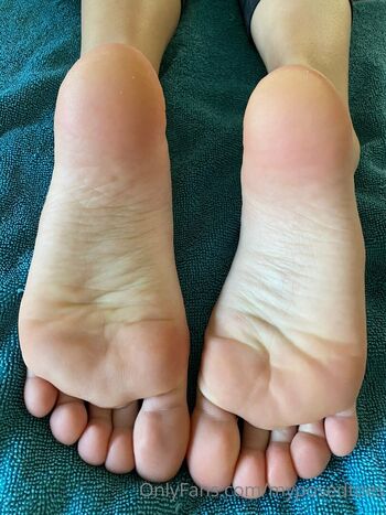 Full leaked Myposedtoes private photo