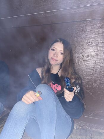 Full leaked Myramoans private photo