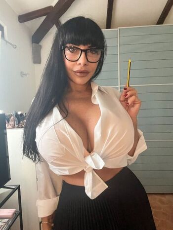 Full leaked Naima guidi private photo
