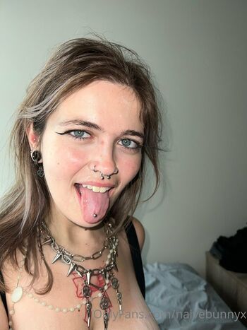 Full leaked Naivebunnyx private photo