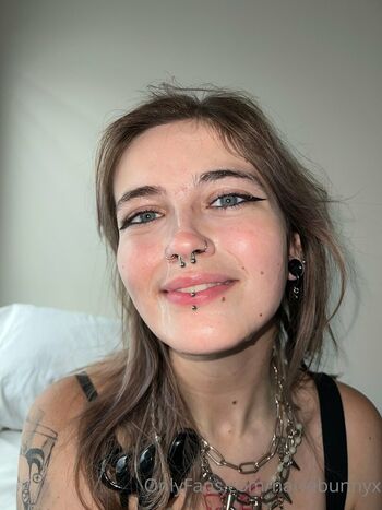 Full leaked Naivebunnyx private photo