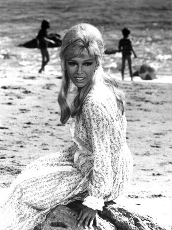 Full leaked Nancy sinatra private photo