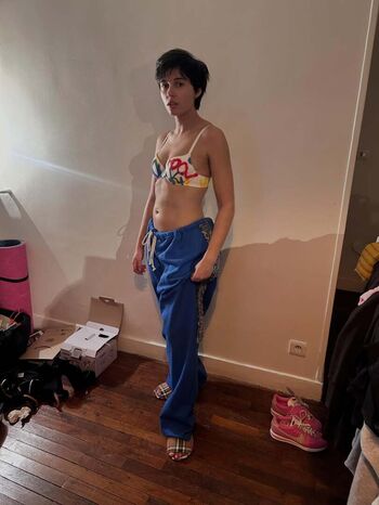 Full leaked Naomi scott private photo