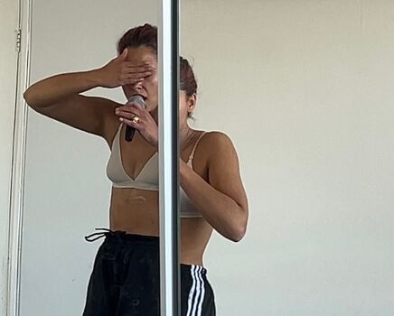 Full leaked Naomi scott private photo