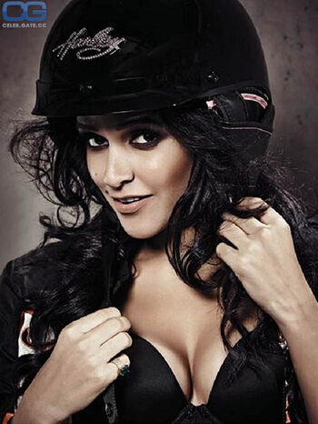 Full leaked Neha dhupia private photo